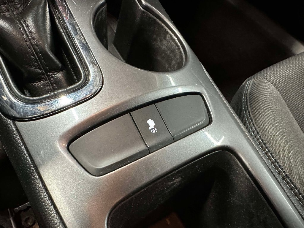 Used 2018 Chevrolet Cruze LT w/ Convenience Package FWD image 19