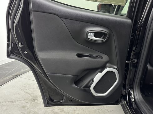 Used 2019 Jeep Renegade Latitude image 27