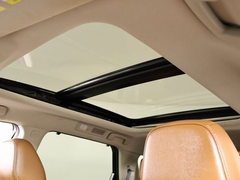 Used 2024 Nissan Pathfinder Platinum image 18