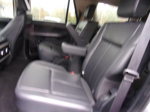 Used 2024 Ford Expedition XLT image 19