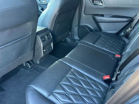 Used 2021 Nissan Rogue Platinum image 12