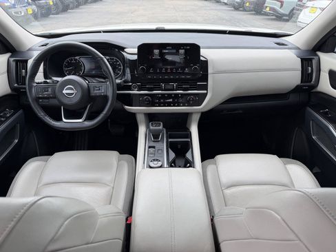 Used 2024 Nissan Pathfinder SL AWD/4WD image 20
