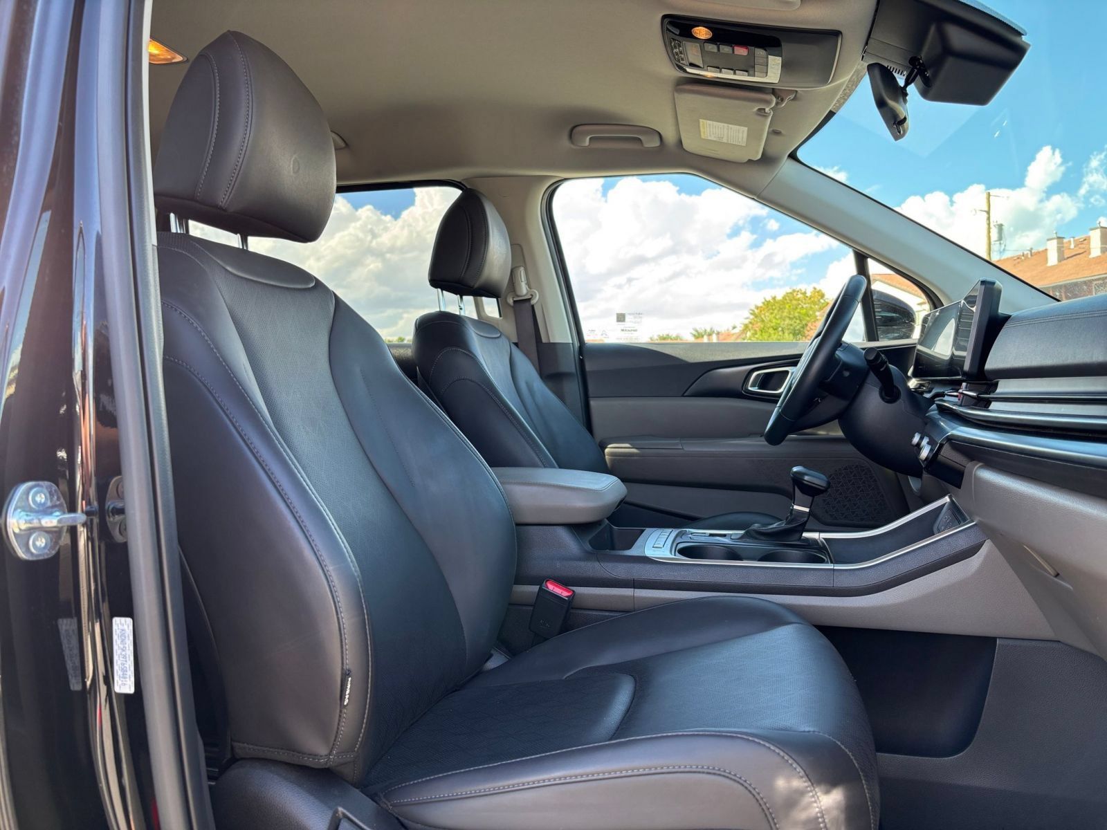 Used 2026 Kia Carnival FWD image 38