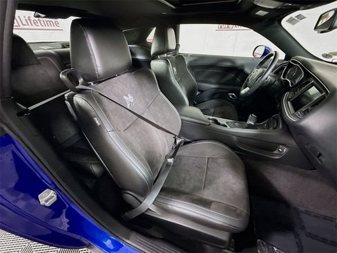 Used 2018 Dodge Challenger R/T Scat Pack w/ Leather Interior Group image 32