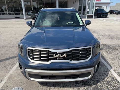 Used 2023 Kia Telluride S w/ S Sunroof Package AWD/4WD image 3