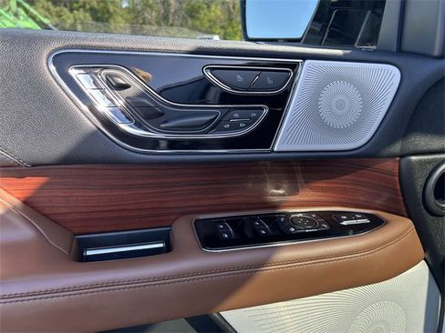 Used 2022 Lincoln Navigator Reserve image 21