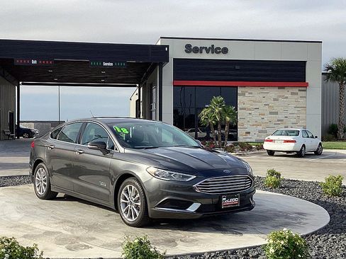 Used 2018 Ford Fusion Energi SE image 3