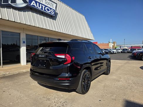 Used 2023 GMC Terrain SLE w/ Elevation Edition image 8