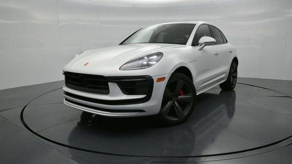 Certified 2026 Porsche Macan S AWD/4WD image 1