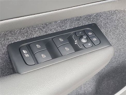 New 2026 Volvo XC40 B5 Ultra w/ Climate Package image 12