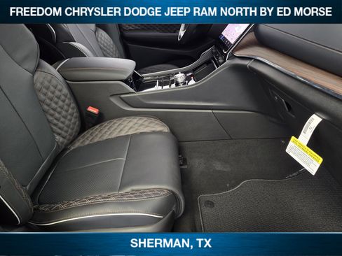 New 2025 Jeep Grand Cherokee Summit w/ Obsidian Package AWD/4WD image 9