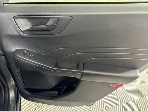 Used 2022 Ford Escape SE w/ SE Sport Appearance Package image 27