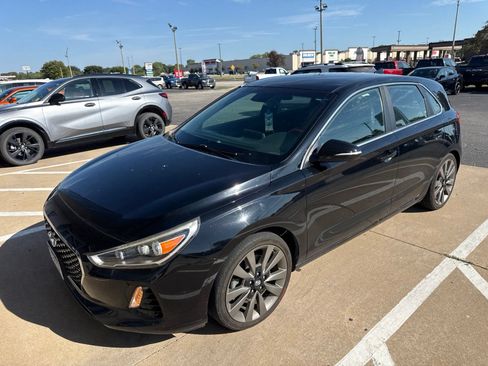 Used 2018 Hyundai Elantra GT Sport FWD image 4