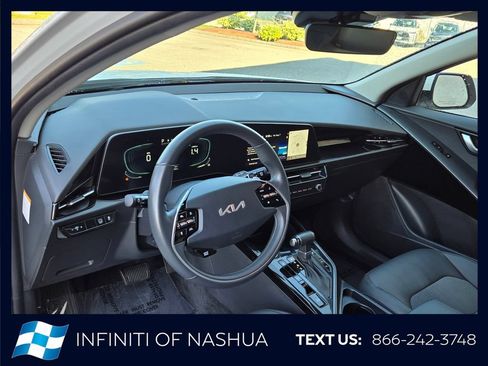 Used 2023 Kia Niro EX FWD image 4
