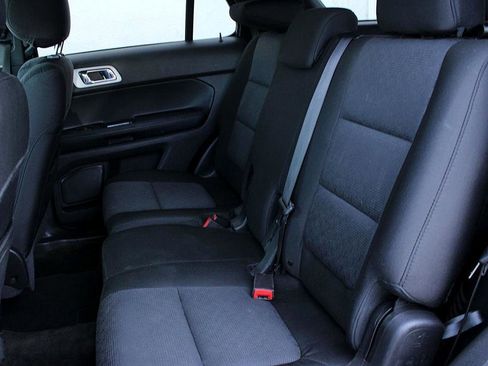Used 2014 Ford Explorer XLT image 15