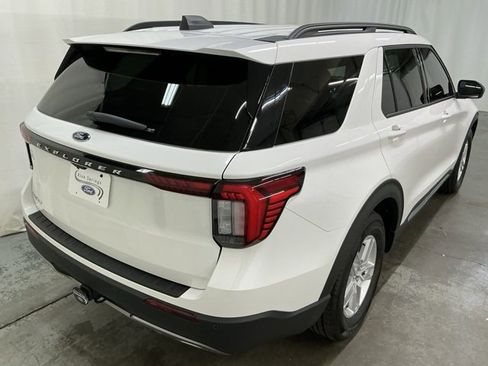 Used 2025 Ford Explorer Active w/ Active Comfort Package image 3