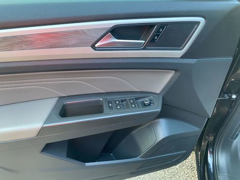 Used 2022 Volkswagen Atlas Cross Sport SE image 11