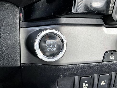 Certified 2016 Toyota Tacoma SR5 image 34