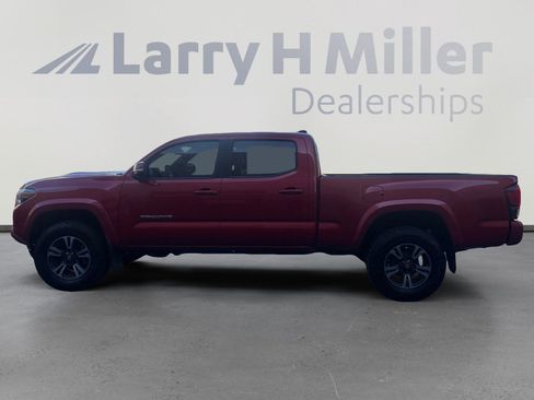 Used 2019 Toyota Tacoma TRD Sport image 2