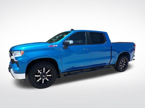Used 2023 Chevrolet Silverado 1500 LT w/ Z71 Off-Road Package AWD/4WD image 3