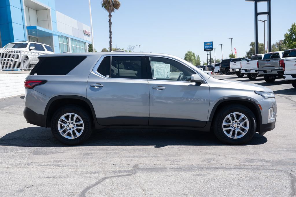 Used 2023 Chevrolet Traverse LS w/ Safety Package FWD image 4