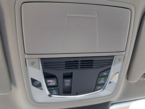 Used 2025 Acura TLX Technology Package image 17