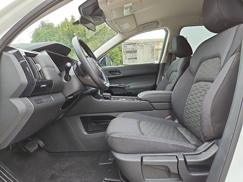 New 2025 Nissan Pathfinder S image 11