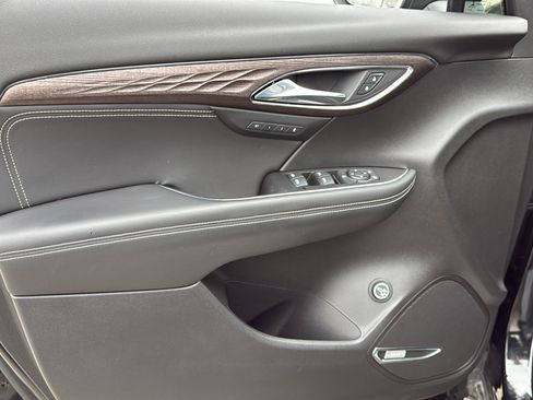 Used 2023 Buick Envision Avenir image 10