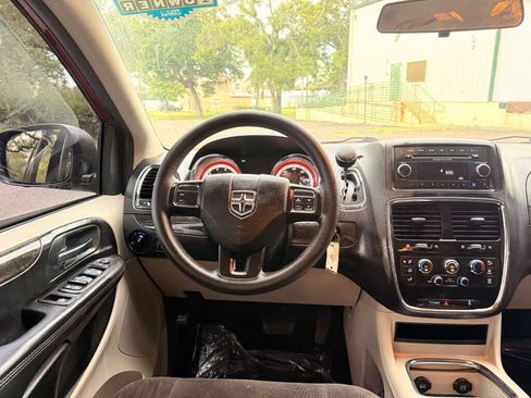Used 2014 Dodge Grand Caravan SXT FWD image 13