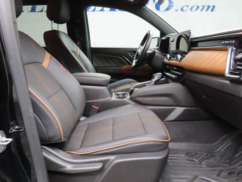 Used 2024 GMC Canyon AT4 image 25