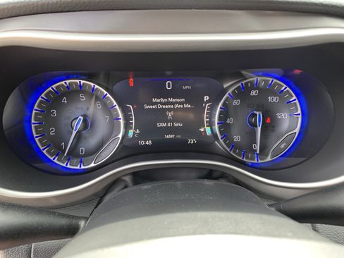 Used 2025 Chrysler Pacifica Select FWD image 32