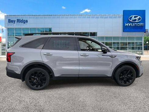 Used 2023 Kia Sorento S w/ Panoramic Sunroof Package image 2