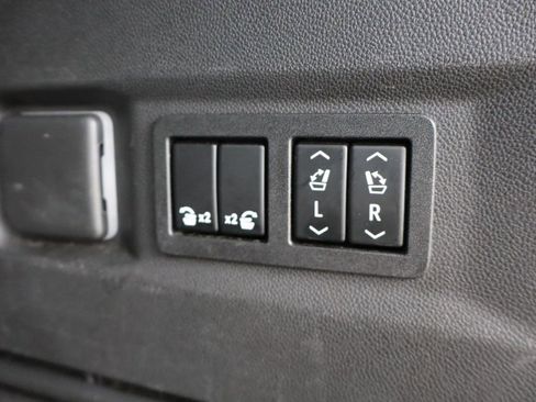 Used 2022 Chevrolet Tahoe Z71 w/ Luxury Package image 41