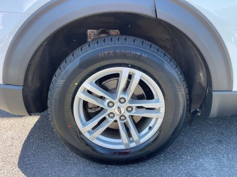 Used 2023 Ford Explorer XLT w/ Equipment Group 202A image 7