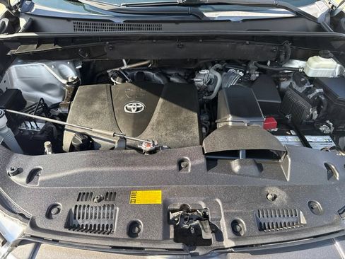 Used 2018 Toyota Highlander XLE AWD/4WD image 25
