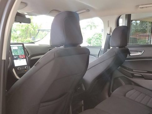 Used 2024 Ford Edge SE w/ Black Appearance Package AWD/4WD image 11