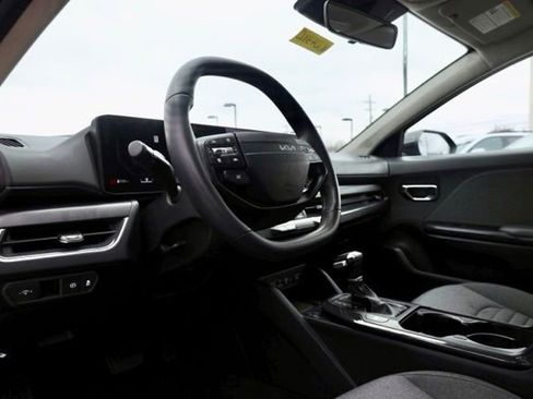 Used 2025 Kia K4 EX image 17
