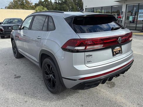 New 2026 Volkswagen Atlas Cross Sport SEL R-Line image 4
