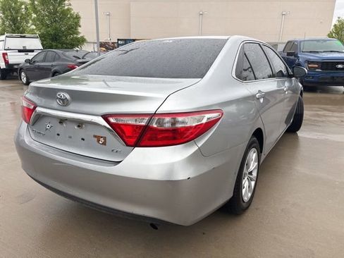 Used 2016 Toyota Camry LE image 3