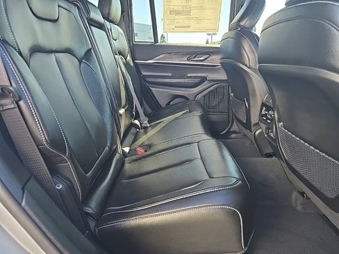 New 2025 Jeep Grand Cherokee Limited w/ Black Appearance Package image 8