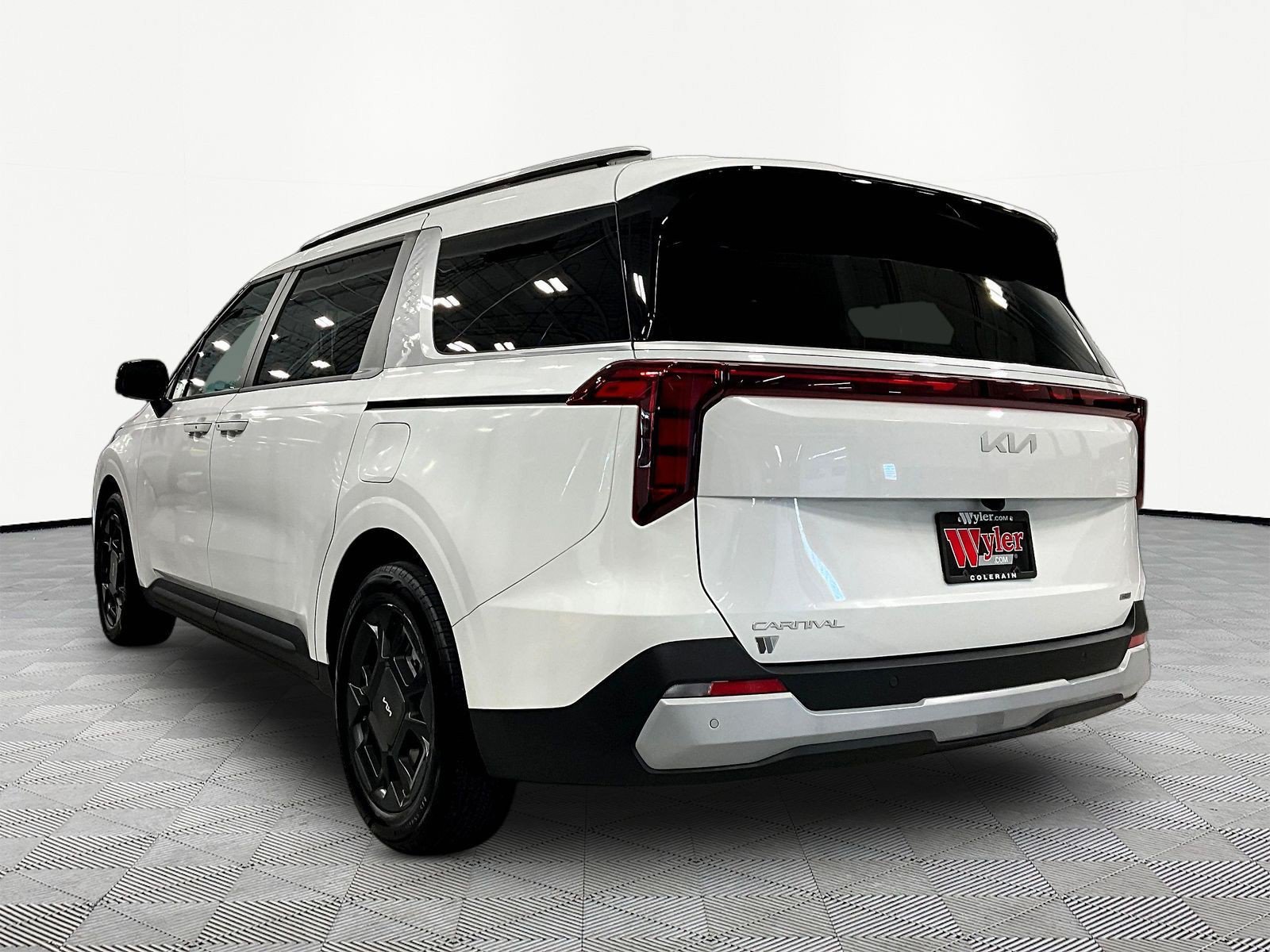 Used 2026 Kia Carnival EX FWD image 4