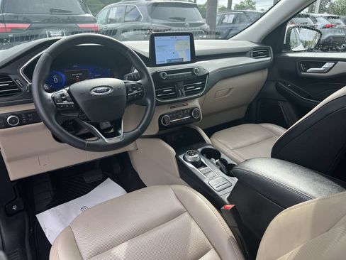 Used 2022 Ford Escape SEL w/ Technology Package FWD image 30