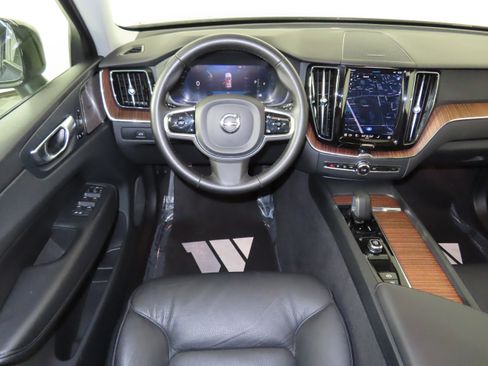 Used 2024 Volvo XC60 B5 Plus image 33