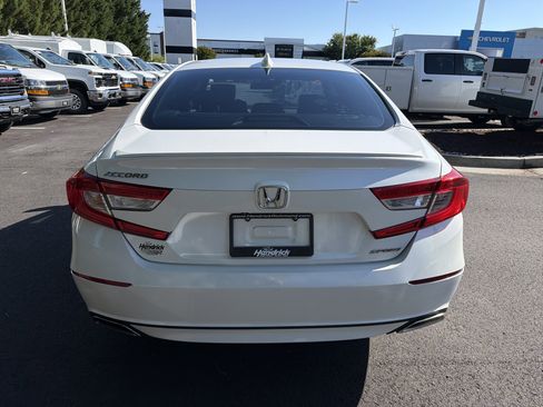 Used 2018 Honda Accord Sport image 9