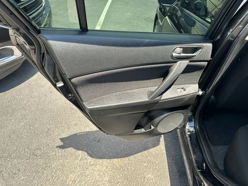 Used 2011 MAZDA MAZDA3 i Touring FWD image 19
