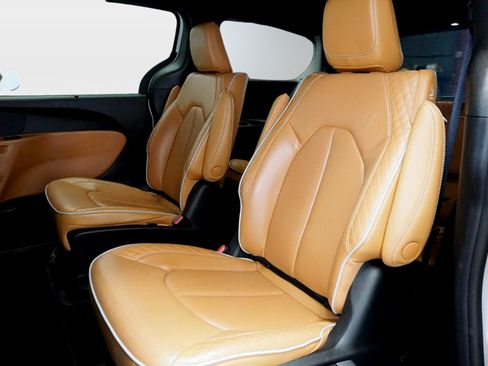 Used 2022 Chrysler Pacifica Pinnacle FWD image 10