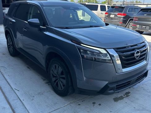 Used 2022 Nissan Pathfinder SV AWD/4WD image 3