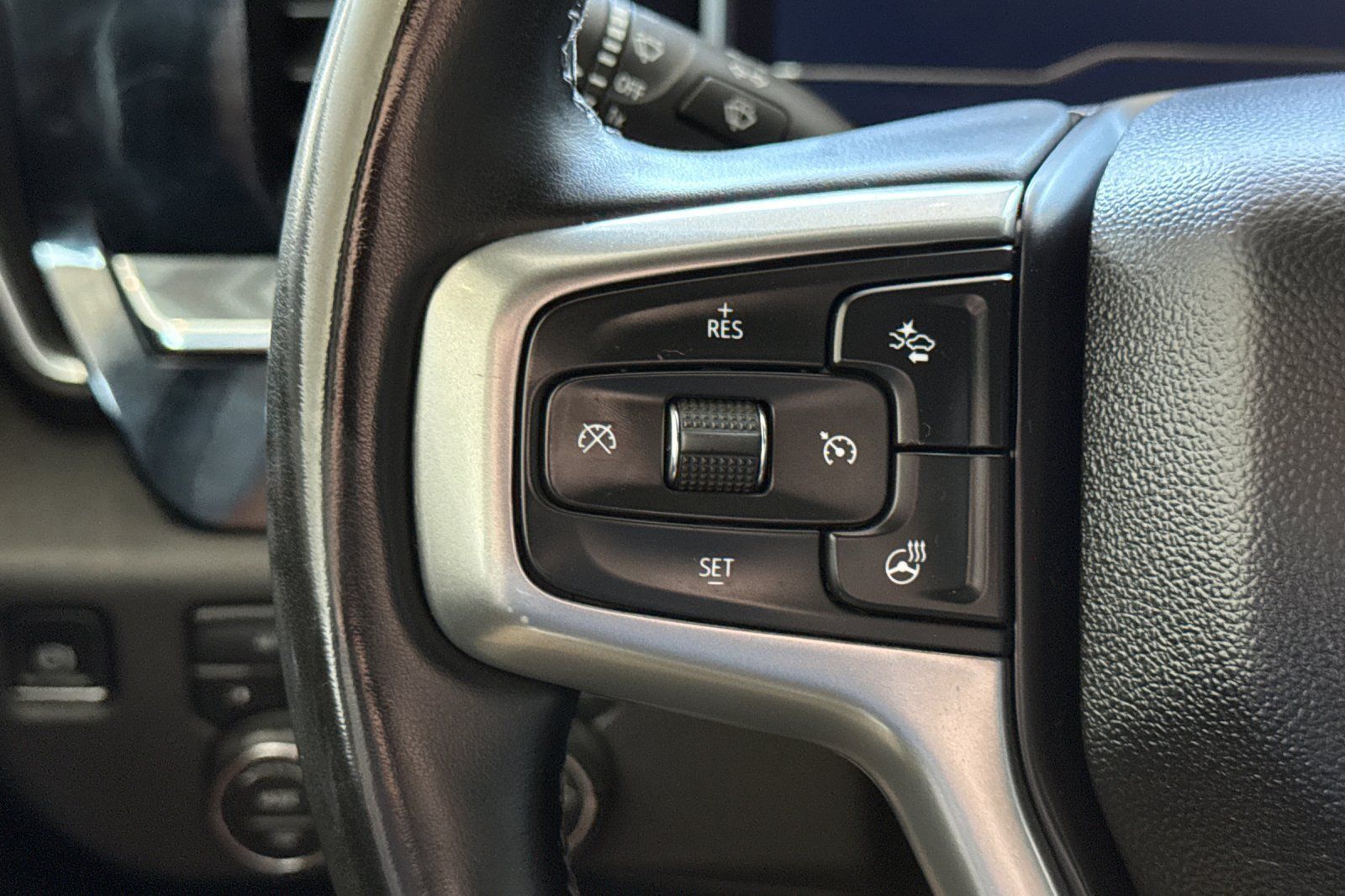 Used 2023 Chevrolet Silverado 1500 LT AWD/4WD image 25