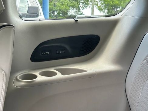 Used 2021 Chrysler Pacifica Limited AWD/4WD image 52