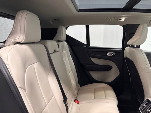 Used 2019 Volvo XC40 T5 Momentum image 25